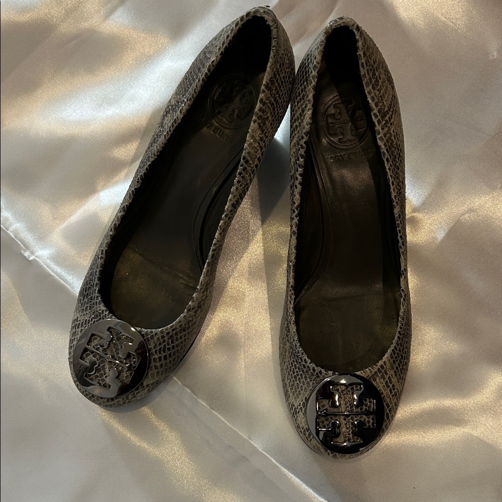 Tory Burch Black and Gray Patterned Loafers